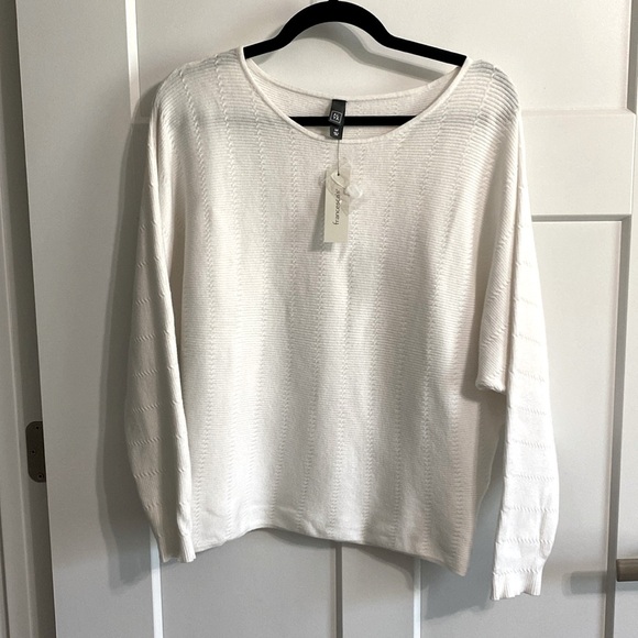 NWT Francesca’s ALYA white Pointelle soft sweater with Dolman sleeves.‎ Size M - Picture 3 of 11